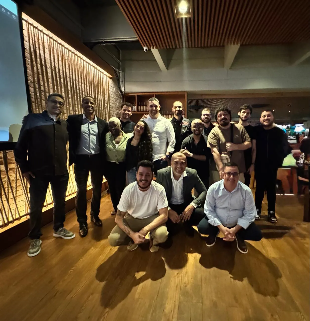 Equipe da Diversa Tecnologia reunida em confraternização
